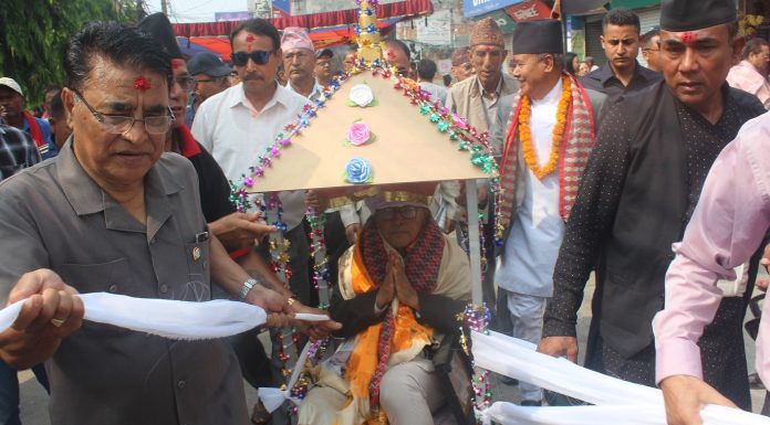 परराष्ट्रविद् श्रेष्ठलाई हेटौंडामा रथारोहण