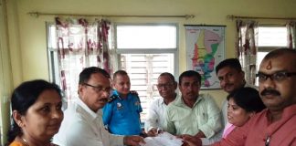 राहत वितरणमा राजनितिकरण भएको आरोप लगाउदै नेकपाद्धारा प्रजिअलाई ज्ञापन पत्र