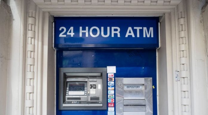 रौतहटमा सेवाग्राही झुक्याउदै बैंकः२४ सै घण्टा एटिएम सुबिधा भित्ते लेखन मात्रै