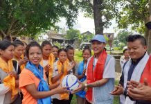 गायक भिटेनद्धारा महिला खेलाडीलाई सहयोग