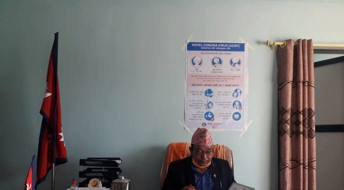 निजगढ नगरपालिकाद्वारा कोरोना प्रकोप व्यवस्थापनका लागि ५० लाख रुपैंयाको कोष स्थापना निजगढ नगरपालिकाको मेयर सुरेश कुमार खनाल ।