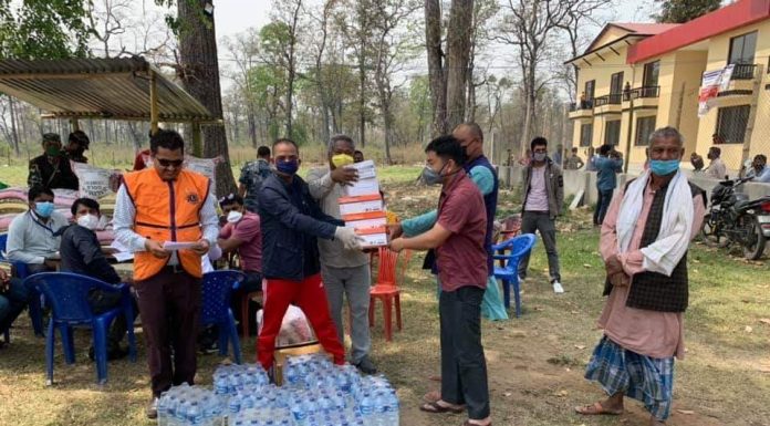 लायन्स क्लव द्धारा सुरक्षाकर्मी लाइ स्वास्थ्य सामाग्री बितरण