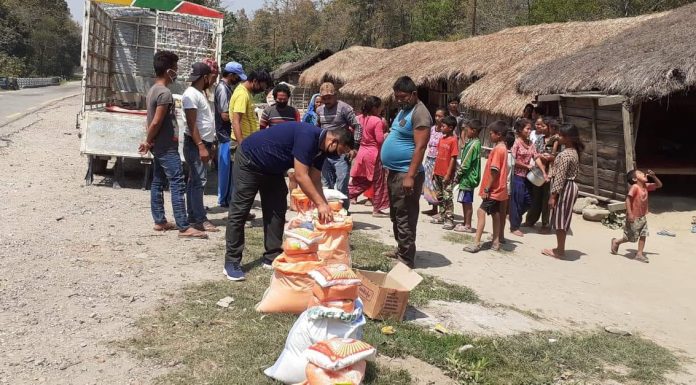 बिपन्न परिवारलाइ नेकपाका युवा को अगुवाइमा खाध्यान्न बितरण