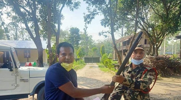 सामुदाइक बन बाट शिकारीको बन्दुक बरामद