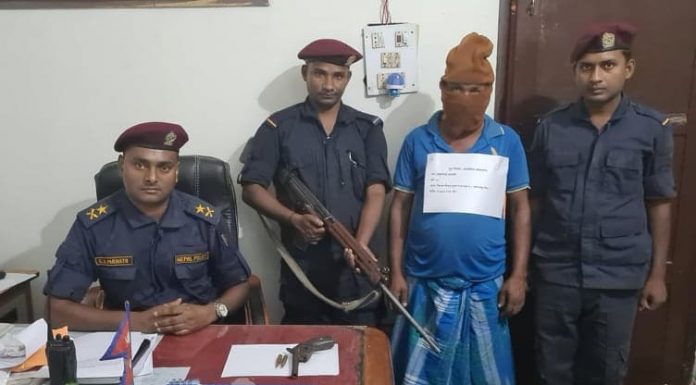 रौतहटमा हतियार र गाँजासहित २ जना पक्राउ