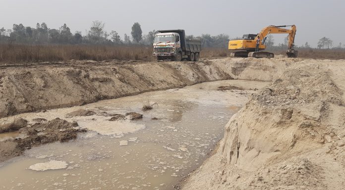 खोला उत्खननमा आशिक कन्स्ट्रक्सनको मनपरि,राजस्व समेत उधारै(भिडियो सहित)