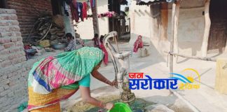 ७६ घरधुरिमा ३ वटा मात्र चापाकल:मुसहर बस्तिमा पानी भर्न सधैं किचलो