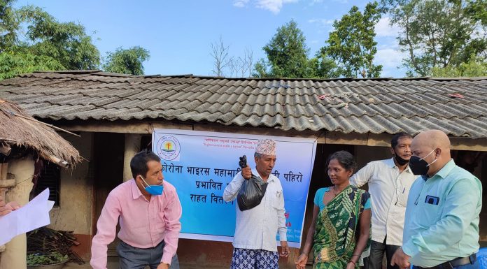 वडा नम्बर ७ का अति बिपन्न परिवारलाई राहत बितरण