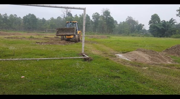 वनको जग्गामा ठेकेदारको “रजगज”