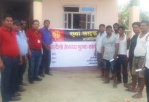 सुर्या लाईफ इन्स्योरेन्स कम्पनीले घरदैलो कार्यक्रम गर्दै