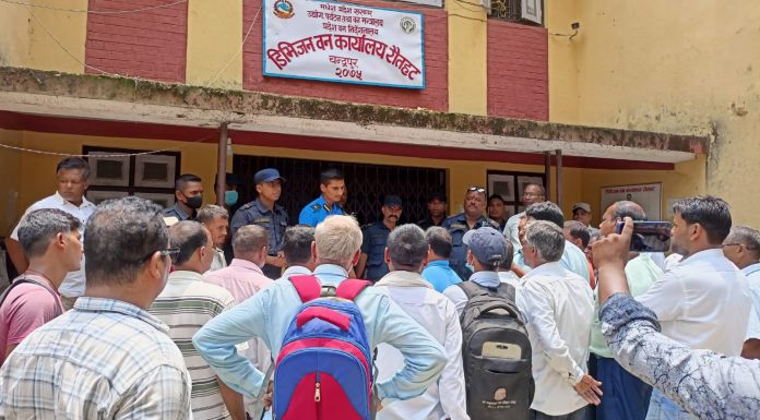 वन अधिकृत यादब बिरुद्ध वनकै कर्मचारी आन्दोलित