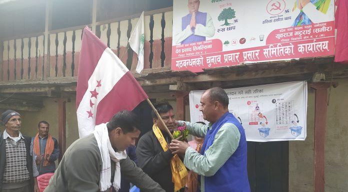 १ दर्जन एमाले कार्यकर्ता काङ्रेस प्रबेश,उम्मेद्वार तिमल्सिना भन्छन-एमाले लोकतन्त्र बिरोधी