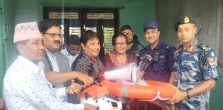 मेयर काफ्लेद्वारा विपद् प्रतिकार्य सामग्री हस्तान्तरण