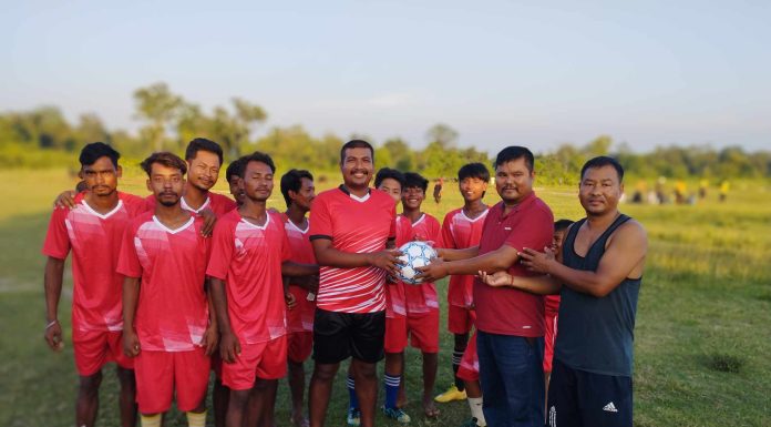 राजपैडा युवाक्लबलाई खेलकुद सामाग्री सहयोग