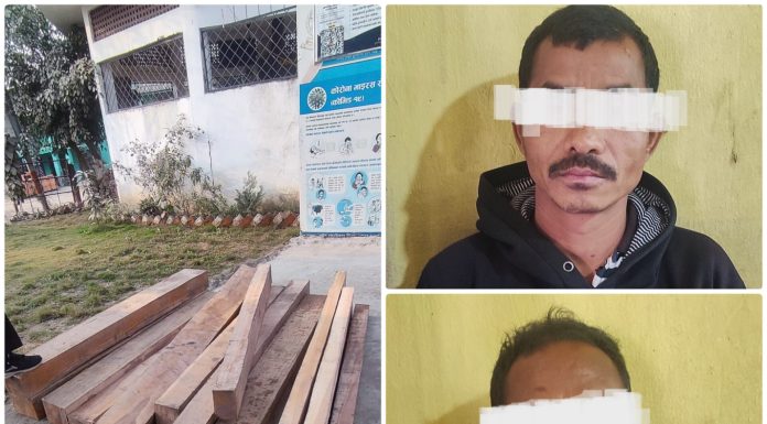 चोरीको काठ सहित २ तस्कर पक्राउ