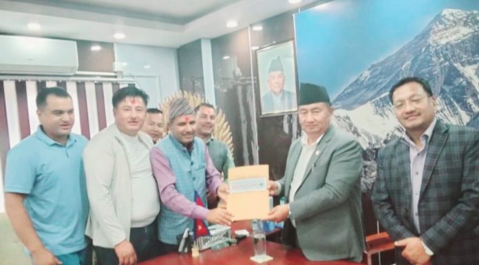 पञ्चकन्या गाउँपालिकाका प्रतिनिधि र प्रदेश ३ का मुख्यमन्त्री लामा संग योजना बिनियोजनको बिषयमा छलफल