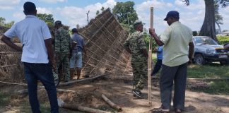 वन अतिक्रमण हटाउदै वन कार्यालय