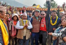 दोलखाको तामाकोशीमा एमाले र नेकपा त्यागेर दर्जनौँ कार्यकर्ता कांग्रेस प्रवेश