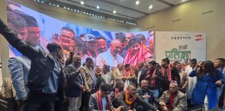 काङ्ग्रेसप्रती बढ्दो जनलहर:रसुवाबाट एमालेका पूर्व अध्यक्ष ढकालसहित झण्डै सय नेता–कार्यकर्ता कांग्रेस प्रवेश